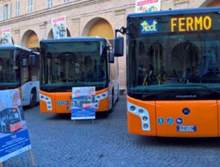 Porto San Giorgio, sale sull’autobus senza biglietto e si rifiuta di scendere: denunciata